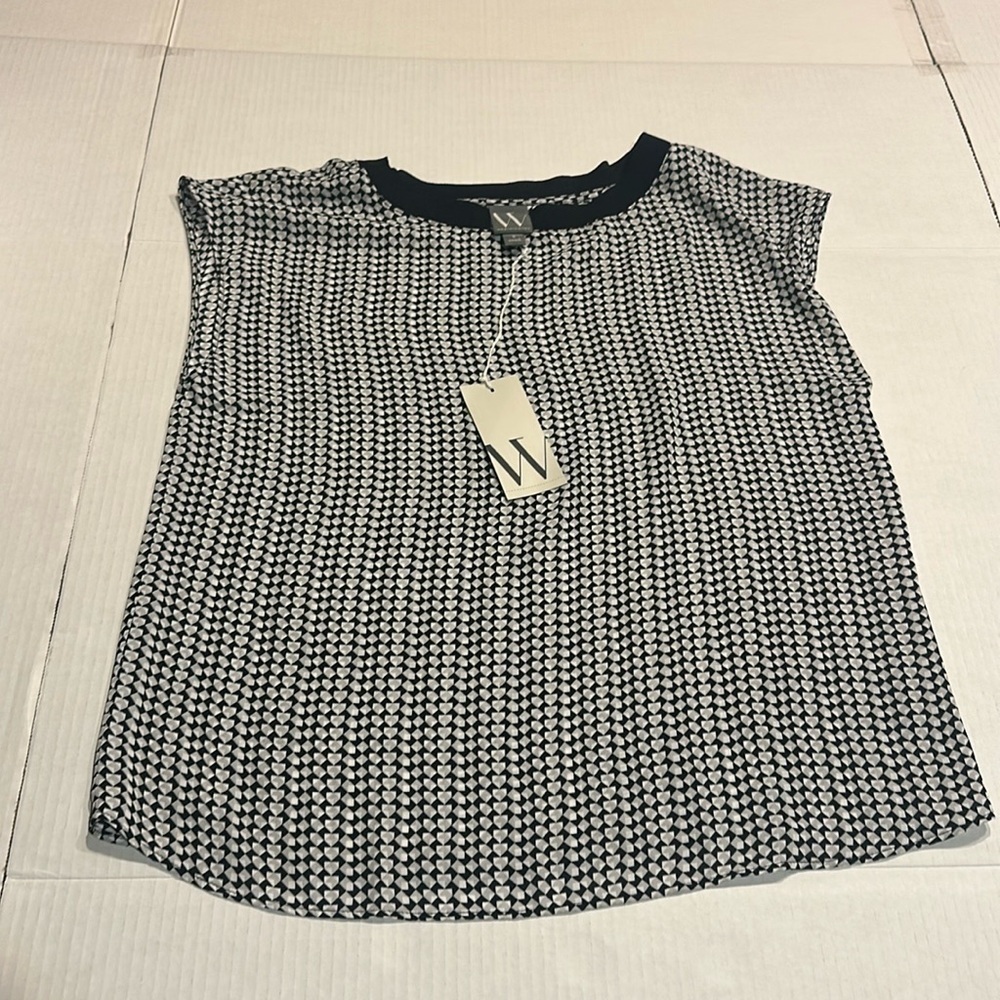 NWT Worthington sleeveless blouse in black white & gray print black neckline
